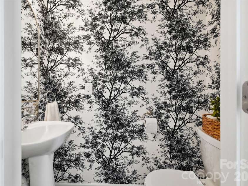 16918 Summers Walk Boulevard, Davidson, NC 28036.  MLS# CAR4436252, YatesRealty ID 57810. Half bath on main is wallpapered!