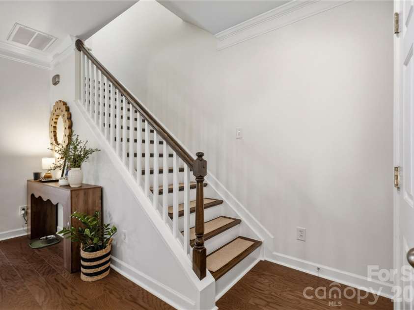 16918 Summers Walk Boulevard, Davidson, NC 28036.  MLS# CAR4436252, YatesRealty ID 57810. Hardwood staircase