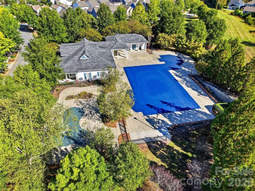 16918 Summers Walk Boulevard, Davidson, NC 28036.  MLS# CAR4436252, YatesRealty ID 57810. Large community pool
