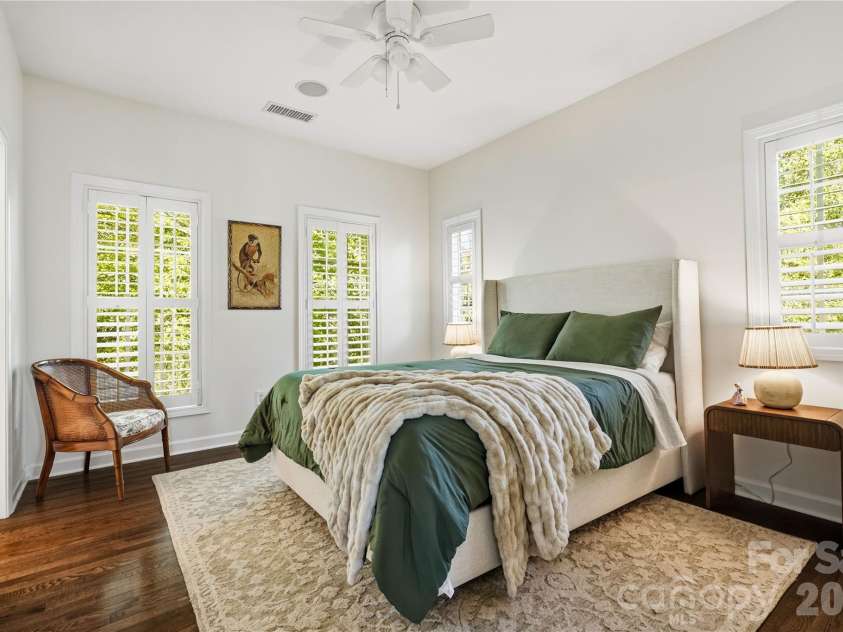16918 Summers Walk Boulevard, Davidson, NC 28036.  MLS# CAR4436252, YatesRealty ID 57810. Light, bright primary suite