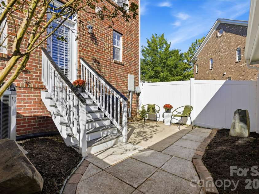 16918 Summers Walk Boulevard, Davidson, NC 28036.  MLS# CAR4436252, YatesRealty ID 57810. Outdoor patio with lots of potential