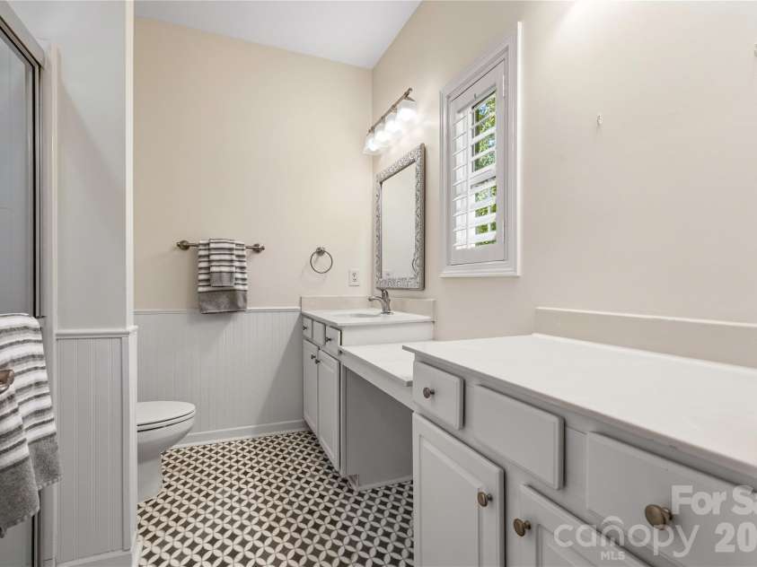 16918 Summers Walk Boulevard, Davidson, NC 28036.  MLS# CAR4436252, YatesRealty ID 57810. Primary bath
