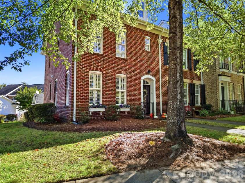16918 Summers Walk Boulevard, Davidson, NC 28036.  MLS# CAR4436252, YatesRealty ID 57810. Rare end unit