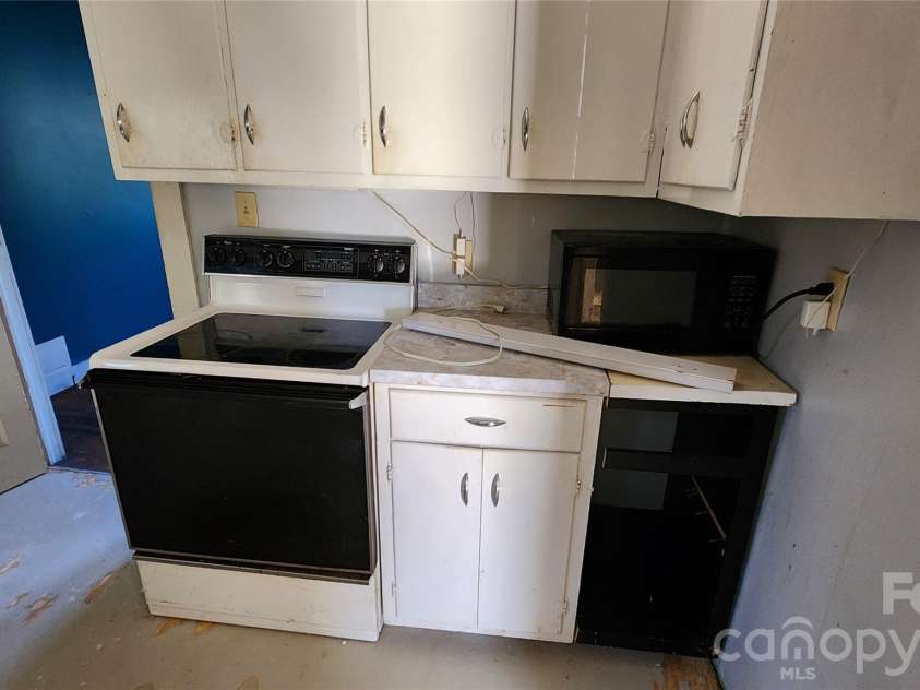 155 Hayes Avenue, Hudson, NC 28638.  MLS# CAR4433605, YatesRealty ID 57813. 