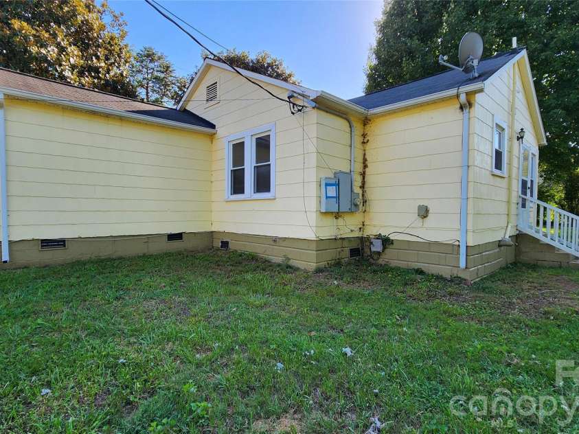 155 Hayes Avenue, Hudson, NC 28638.  MLS# CAR4433605, YatesRealty ID 57813. 