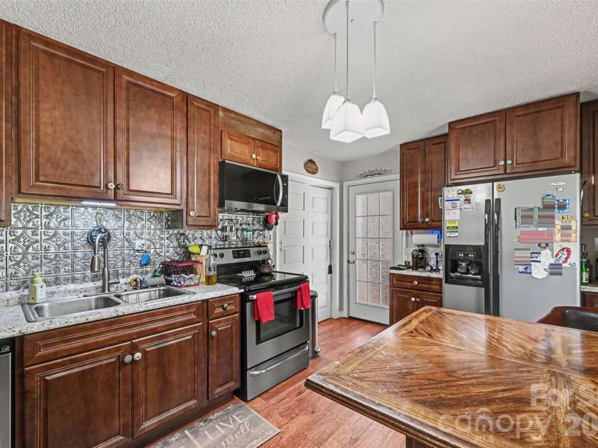 2040 Providence Church Road, Salisbury, NC 28146.  MLS# CAR4403254, YatesRealty ID 57821. Dine in Kitchen off garage