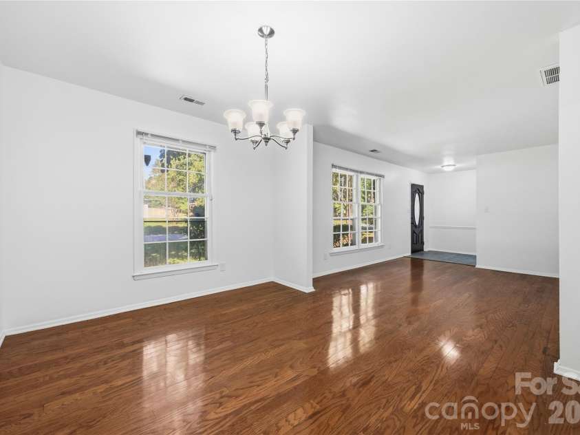 6500 Woodfield Drive, Charlotte, NC 28215.  MLS# CAR4426679, YatesRealty ID 57827. 
