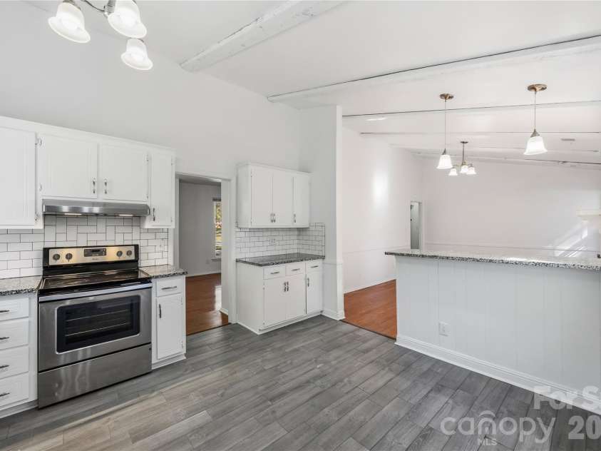 6500 Woodfield Drive, Charlotte, NC 28215.  MLS# CAR4426679, YatesRealty ID 57827. 