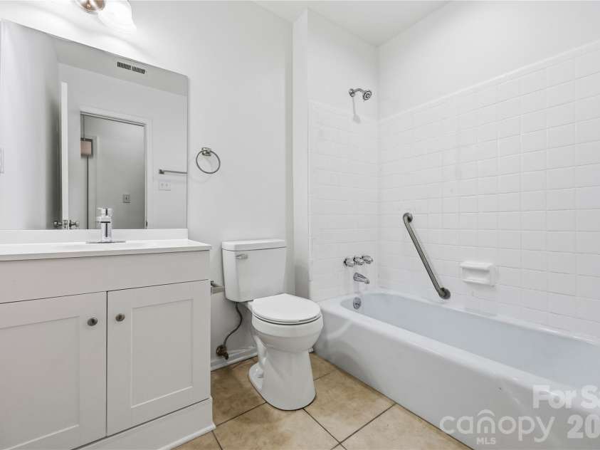 6500 Woodfield Drive, Charlotte, NC 28215.  MLS# CAR4426679, YatesRealty ID 57827. 