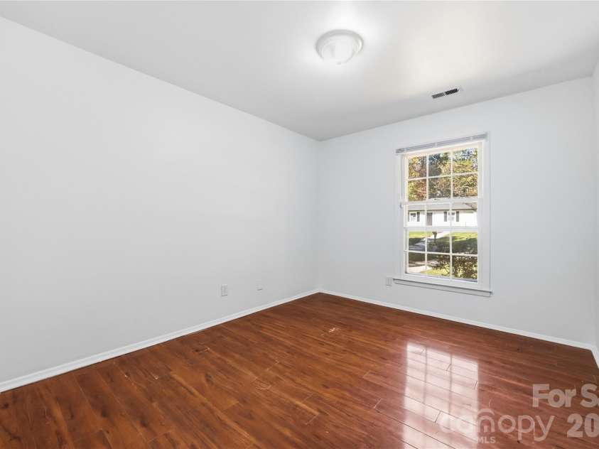 6500 Woodfield Drive, Charlotte, NC 28215.  MLS# CAR4426679, YatesRealty ID 57827. 