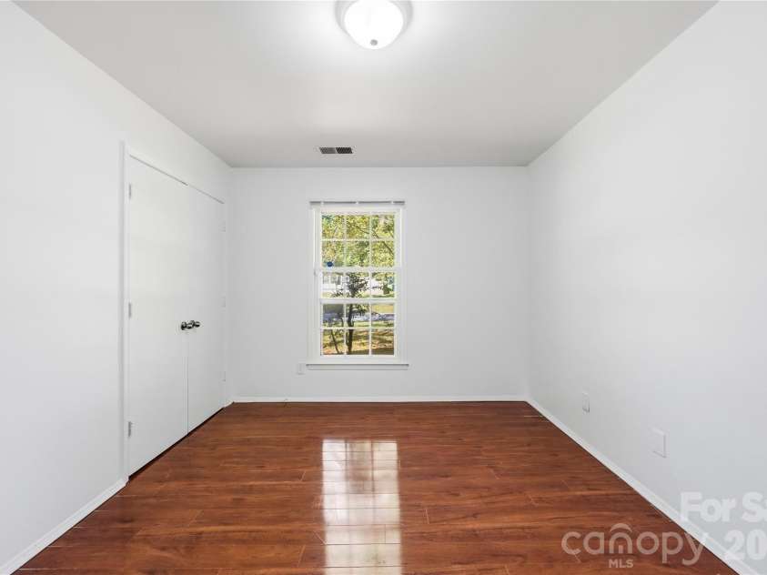 6500 Woodfield Drive, Charlotte, NC 28215.  MLS# CAR4426679, YatesRealty ID 57827. 