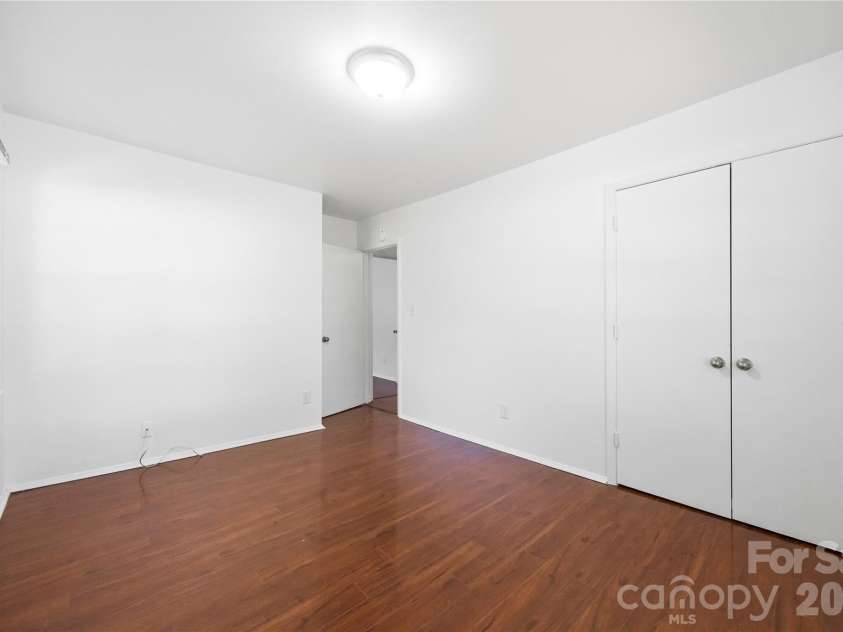 6500 Woodfield Drive, Charlotte, NC 28215.  MLS# CAR4426679, YatesRealty ID 57827. 