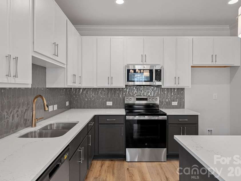 4420 Northaven Drive, Charlotte, NC 28206.  MLS# CAR4341032, YatesRealty ID 5783. 