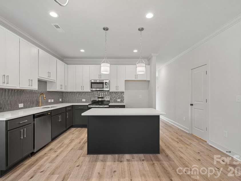 4420 Northaven Drive, Charlotte, NC 28206.  MLS# CAR4341032, YatesRealty ID 5783. 