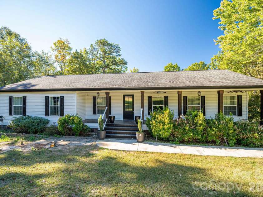 417 Pinnacle Road, Kings Mountain, NC 28086.  MLS# CAR4436311, YatesRealty ID 57832. 