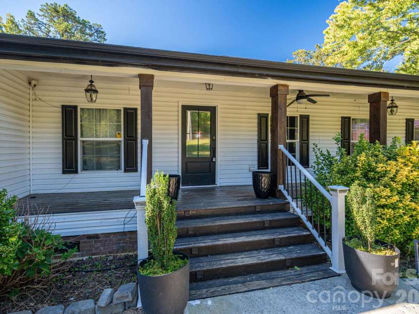417 Pinnacle Road, Kings Mountain, NC 28086.  MLS# CAR4436311, YatesRealty ID 57832. 