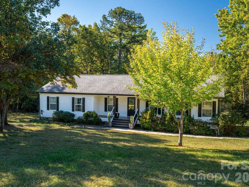 417 Pinnacle Road, Kings Mountain, NC 28086.  MLS# CAR4436311, YatesRealty ID 57832. 