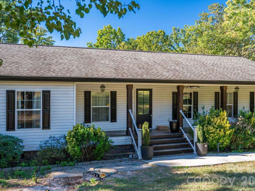 417 Pinnacle Road, Kings Mountain, NC 28086.  MLS# CAR4436311, YatesRealty ID 57832. 