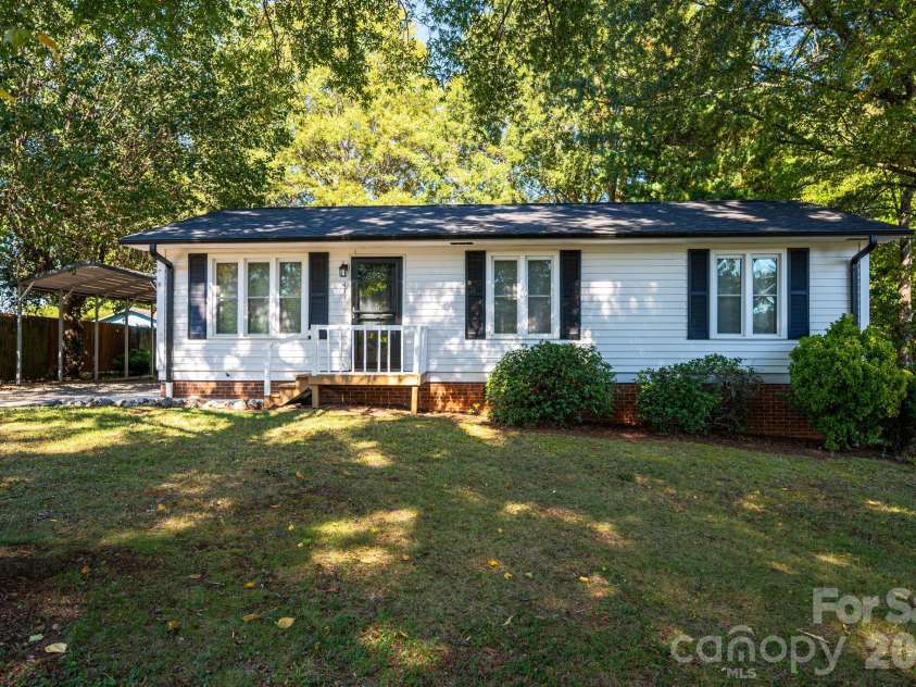 413 Klutz Street, Maiden, NC 28650.  MLS# CAR4436291, YatesRealty ID 57839. 