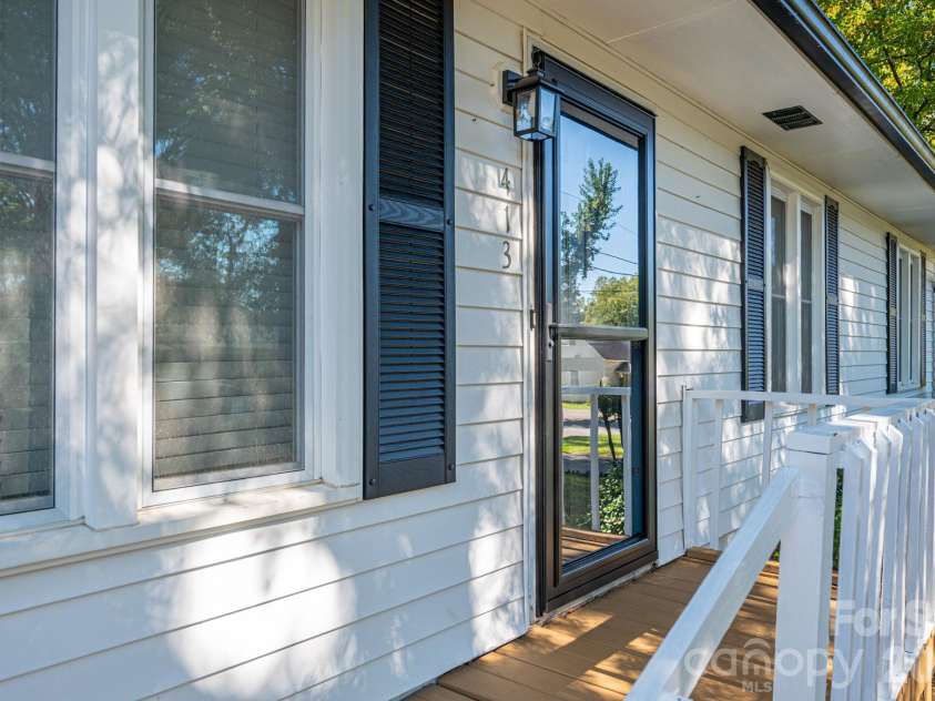 413 Klutz Street, Maiden, NC 28650.  MLS# CAR4436291, YatesRealty ID 57839. 