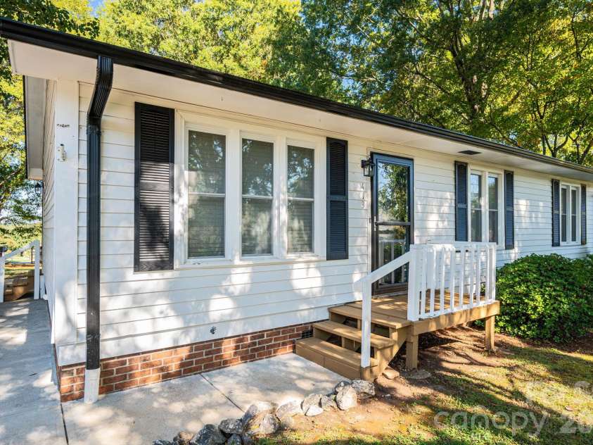 413 Klutz Street, Maiden, NC 28650.  MLS# CAR4436291, YatesRealty ID 57839. 