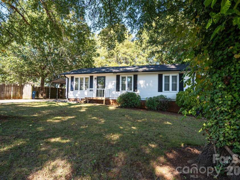 413 Klutz Street, Maiden, NC 28650.  MLS# CAR4436291, YatesRealty ID 57839. 