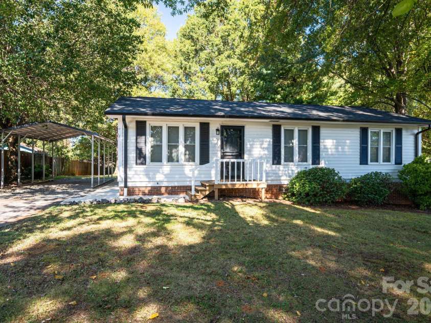 413 Klutz Street, Maiden, NC 28650.  MLS# CAR4436291, YatesRealty ID 57839. 