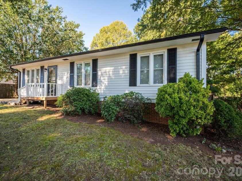 413 Klutz Street, Maiden, NC 28650.  MLS# CAR4436291, YatesRealty ID 57839. 