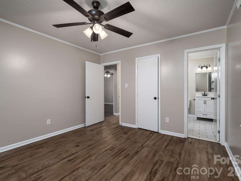 413 Klutz Street, Maiden, NC 28650.  MLS# CAR4436291, YatesRealty ID 57839. 