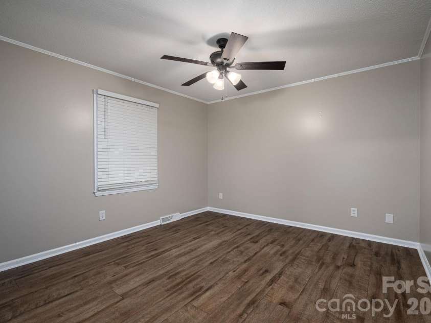 413 Klutz Street, Maiden, NC 28650.  MLS# CAR4436291, YatesRealty ID 57839. 