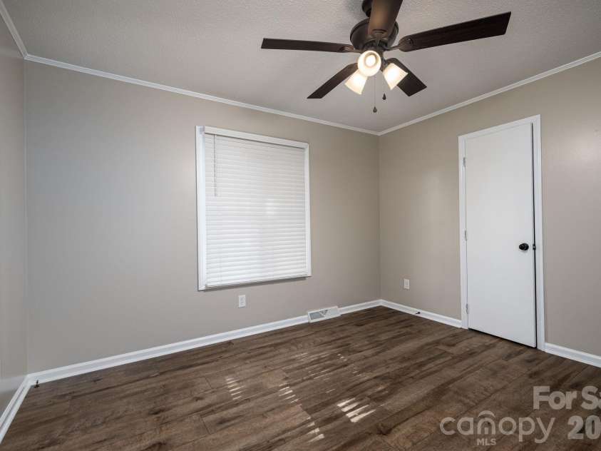 413 Klutz Street, Maiden, NC 28650.  MLS# CAR4436291, YatesRealty ID 57839. 