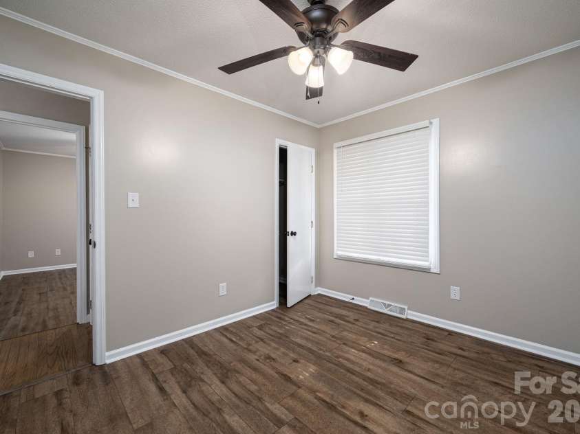 413 Klutz Street, Maiden, NC 28650.  MLS# CAR4436291, YatesRealty ID 57839. 