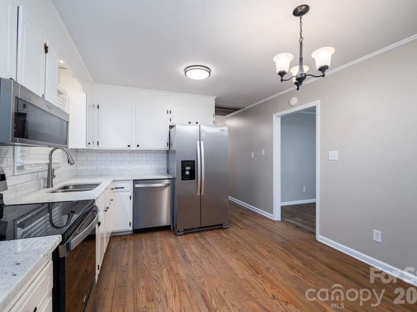 413 Klutz Street, Maiden, NC 28650.  MLS# CAR4436291, YatesRealty ID 57839. 