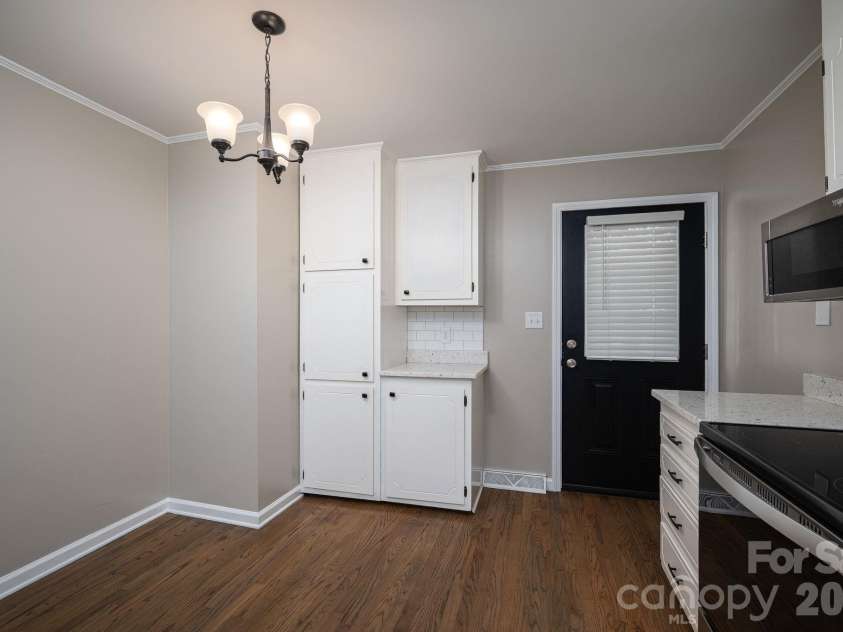 413 Klutz Street, Maiden, NC 28650.  MLS# CAR4436291, YatesRealty ID 57839. 