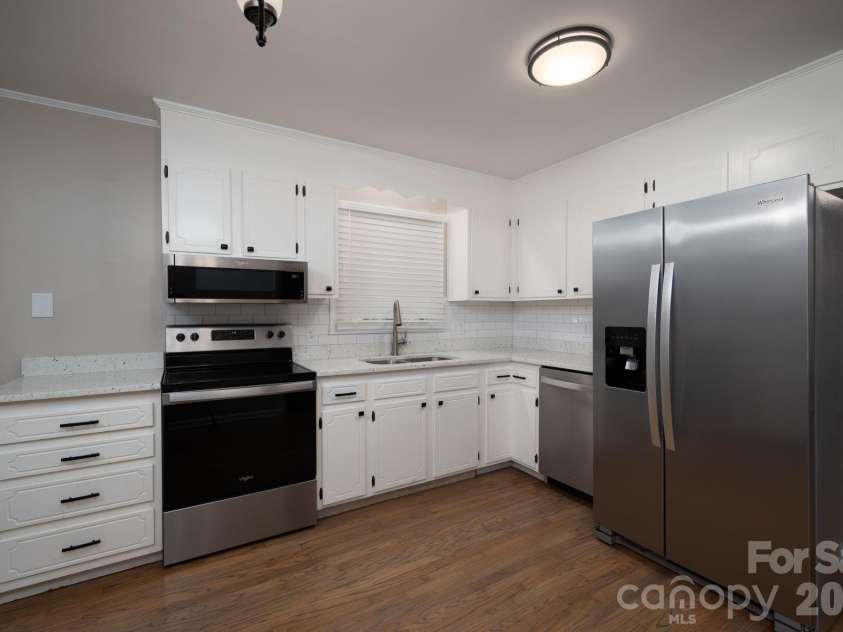 413 Klutz Street, Maiden, NC 28650.  MLS# CAR4436291, YatesRealty ID 57839. 