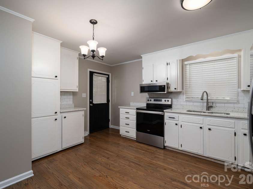 413 Klutz Street, Maiden, NC 28650.  MLS# CAR4436291, YatesRealty ID 57839. 