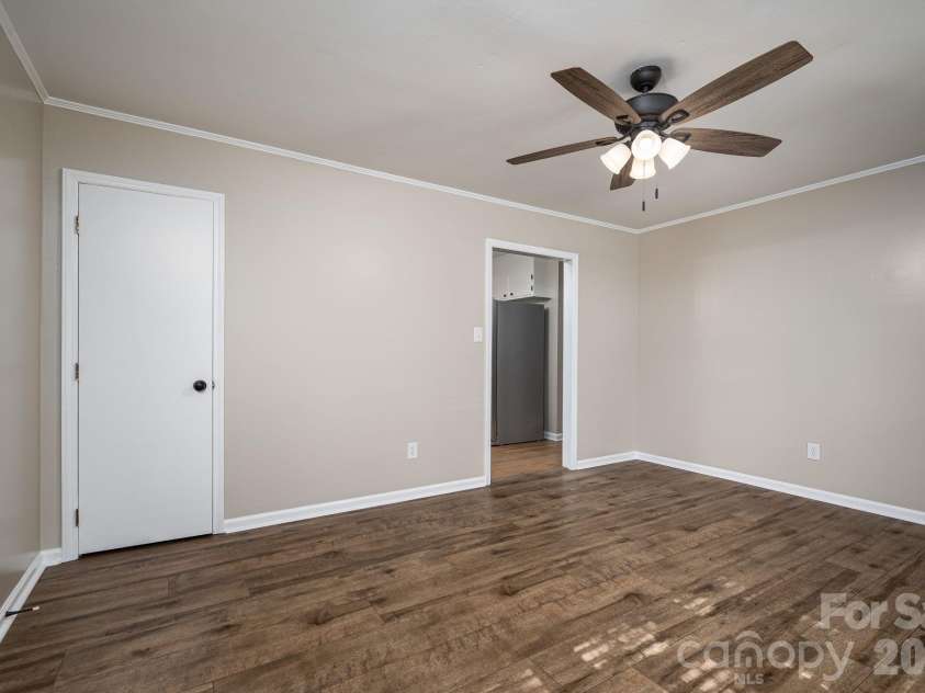 413 Klutz Street, Maiden, NC 28650.  MLS# CAR4436291, YatesRealty ID 57839. 
