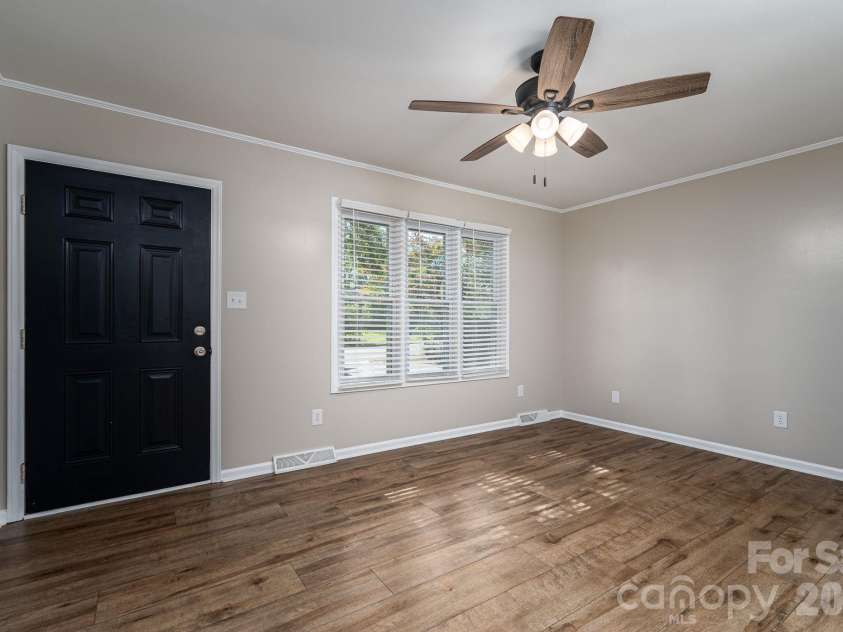 413 Klutz Street, Maiden, NC 28650.  MLS# CAR4436291, YatesRealty ID 57839. 