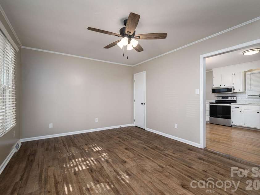 413 Klutz Street, Maiden, NC 28650.  MLS# CAR4436291, YatesRealty ID 57839. 