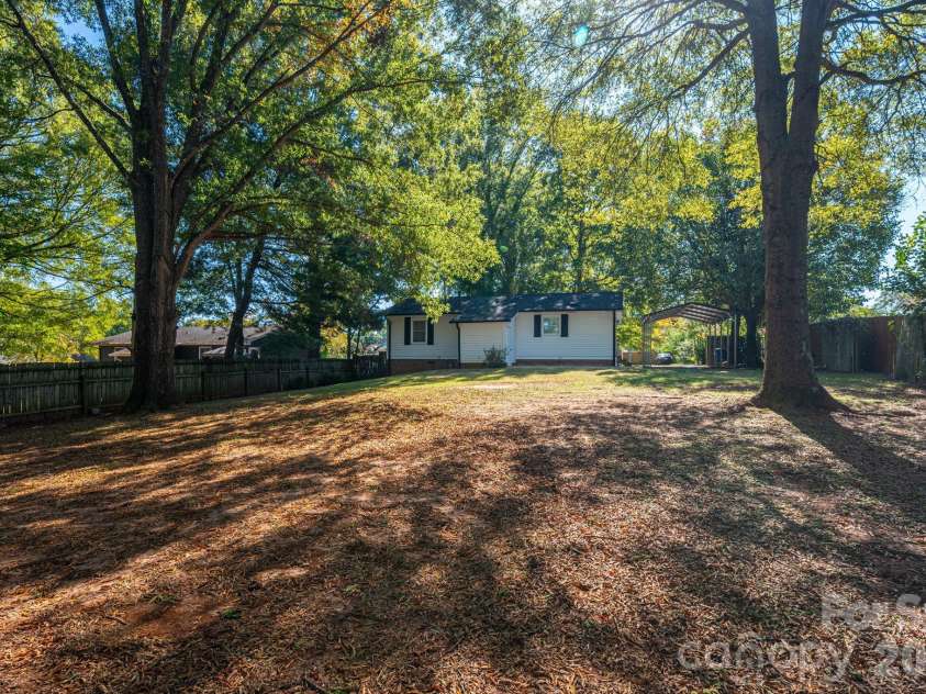 413 Klutz Street, Maiden, NC 28650.  MLS# CAR4436291, YatesRealty ID 57839. 