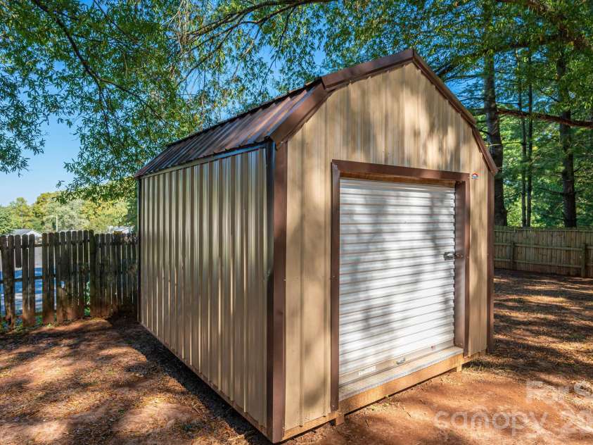 413 Klutz Street, Maiden, NC 28650.  MLS# CAR4436291, YatesRealty ID 57839. 