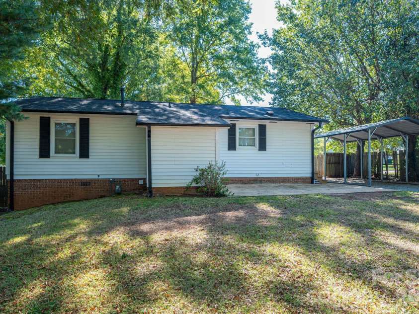 413 Klutz Street, Maiden, NC 28650.  MLS# CAR4436291, YatesRealty ID 57839. 