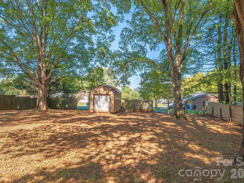 413 Klutz Street, Maiden, NC 28650.  MLS# CAR4436291, YatesRealty ID 57839. 