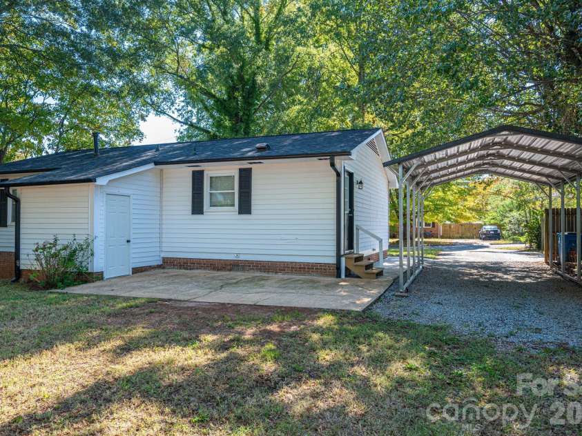 413 Klutz Street, Maiden, NC 28650.  MLS# CAR4436291, YatesRealty ID 57839. 
