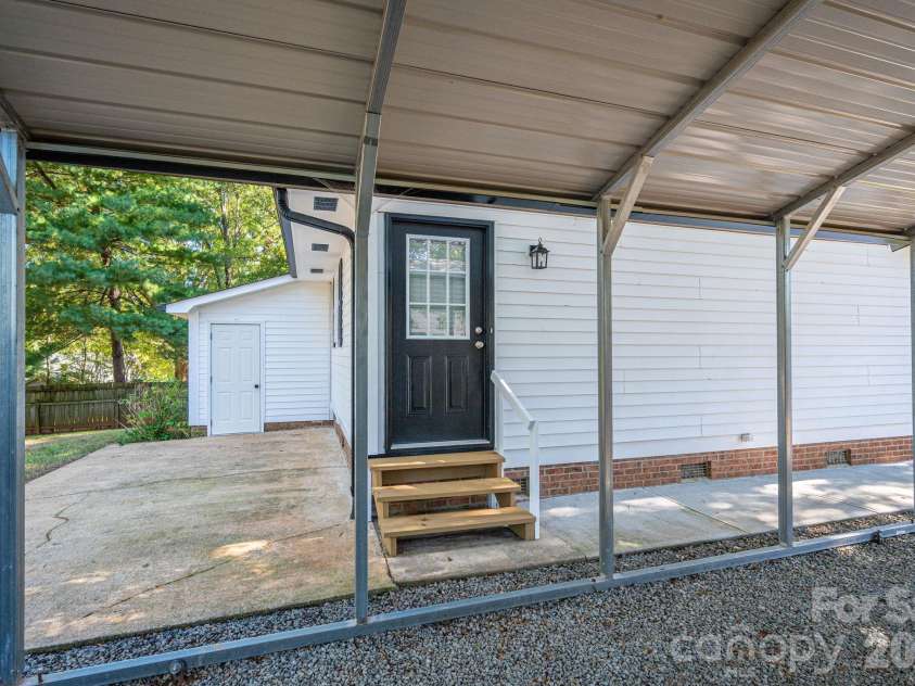 413 Klutz Street, Maiden, NC 28650.  MLS# CAR4436291, YatesRealty ID 57839. 