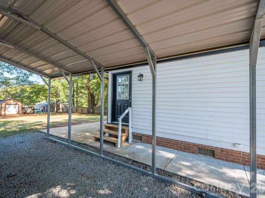 413 Klutz Street, Maiden, NC 28650.  MLS# CAR4436291, YatesRealty ID 57839. 