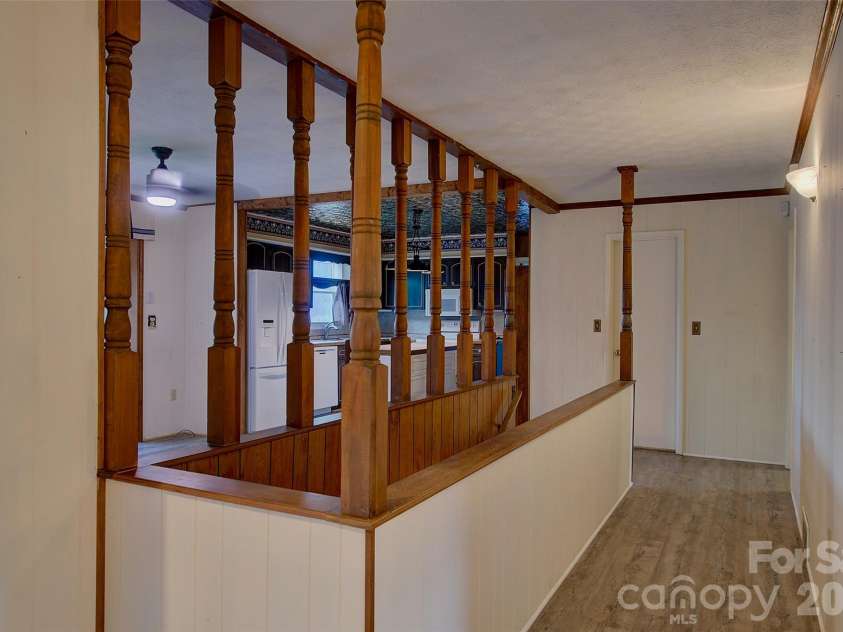 220 Grand View Lane, Burnsville, NC 28714.  MLS# CAR4354228, YatesRealty ID 5784. 