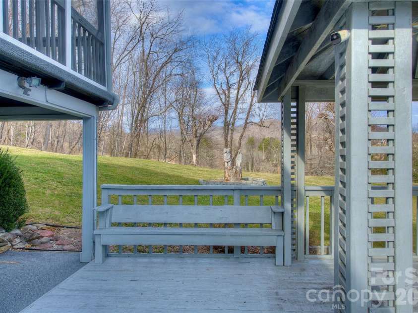 220 Grand View Lane, Burnsville, NC 28714.  MLS# CAR4354228, YatesRealty ID 5784. 