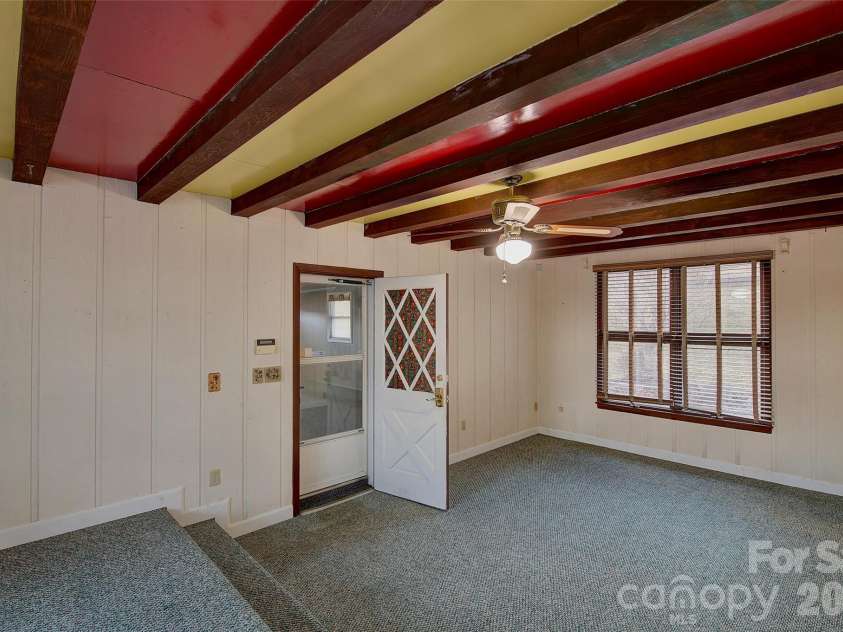 220 Grand View Lane, Burnsville, NC 28714.  MLS# CAR4354228, YatesRealty ID 5784. Breeze Way