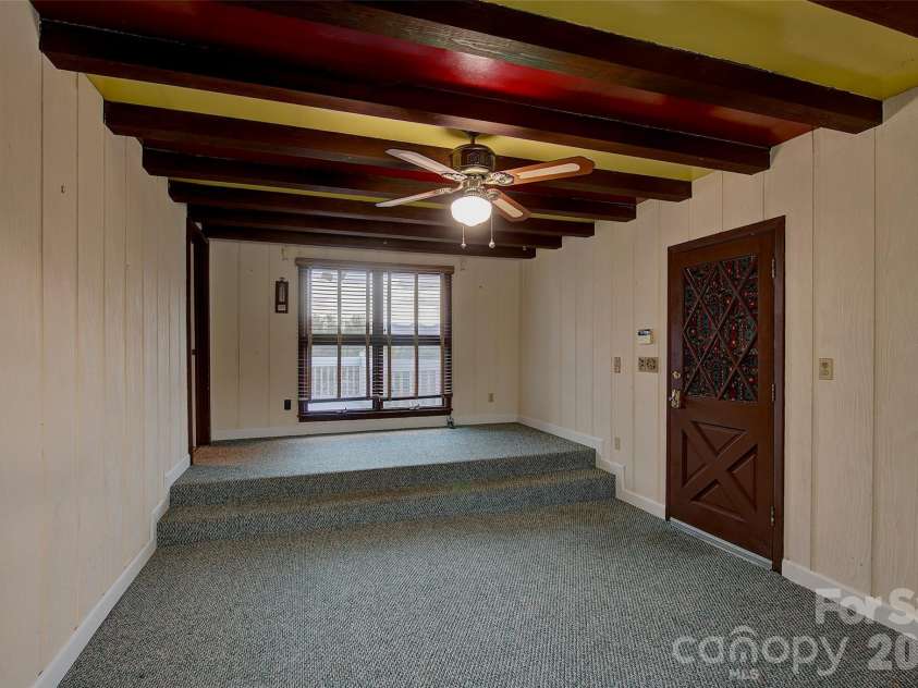 220 Grand View Lane, Burnsville, NC 28714.  MLS# CAR4354228, YatesRealty ID 5784. Breeze Way